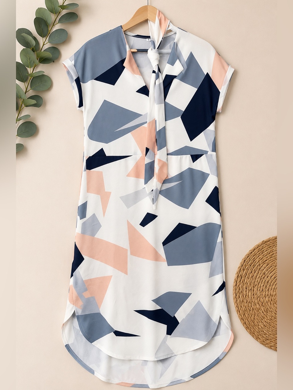 Women’s Geometric Tie Neck Midi Dress Size Medium Gray Blush Abstract Print